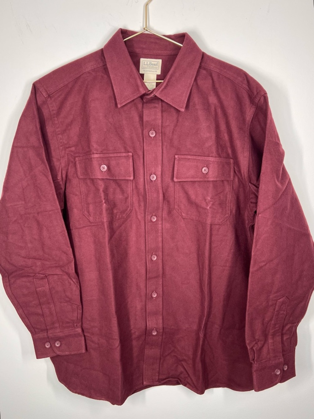 NWT L.L. Bean Chamois Button Up Shirt Traditional Fit Deep Wine Large 
ID187923